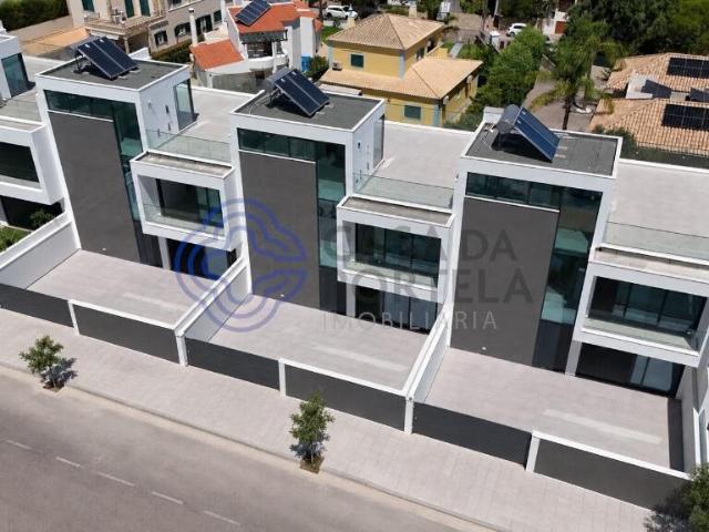 Moradia T3+1 com Piscina e Terraço 260m² Montenegro