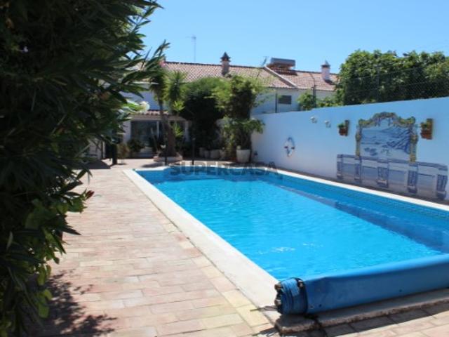 Moradia T3+1 com piscina e quintal no Centro de Tavira, Algarve