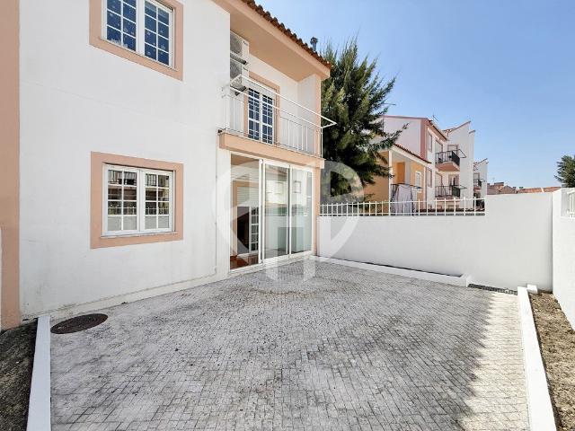 Moradia T3+1 com Quintal e Cave | Vila Nogueira de Azeitão 114m² Azeitão São Lourenço e São Simão