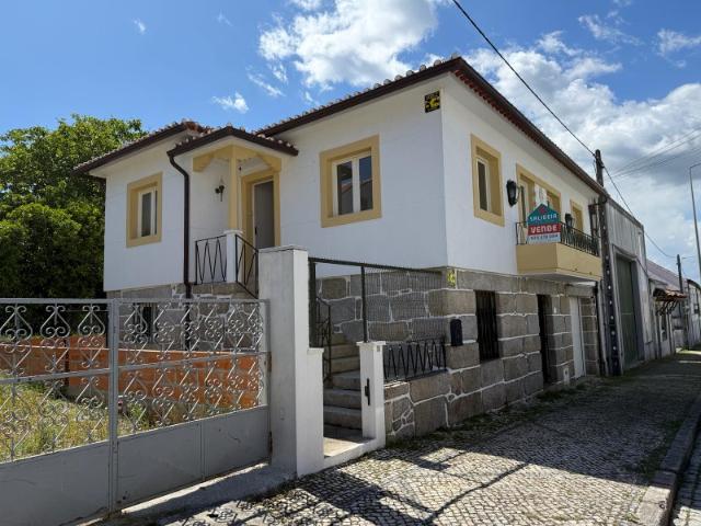 Moradia T3+1 com quintal em Carregal do Sal