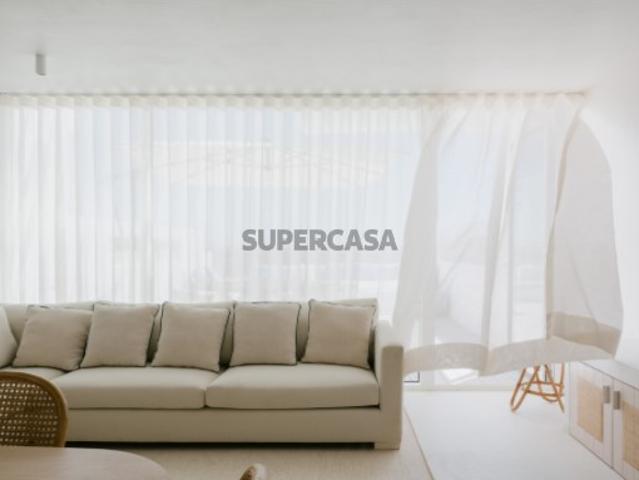 Moradia T3+1 com terraço privado na Fuseta, Faro