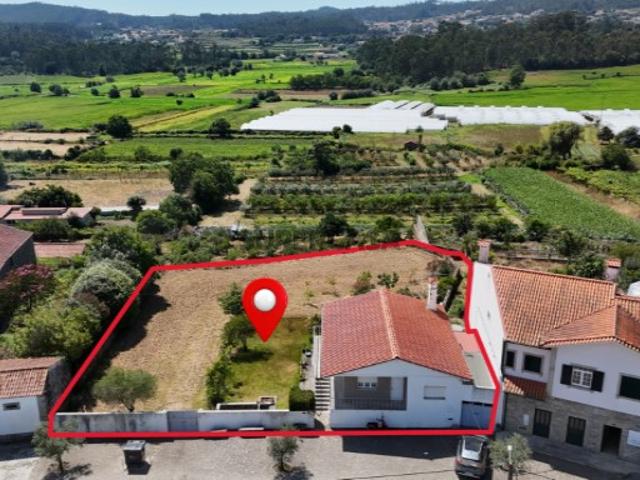 Moradia T3+1 com terreno em Vila Cova Barcelos