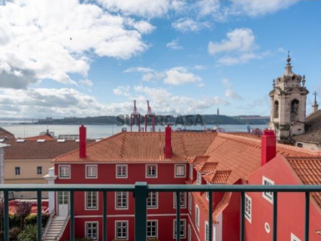 Moradia T3+1 com vista de Rio e Jardim na Lapa, Estrela