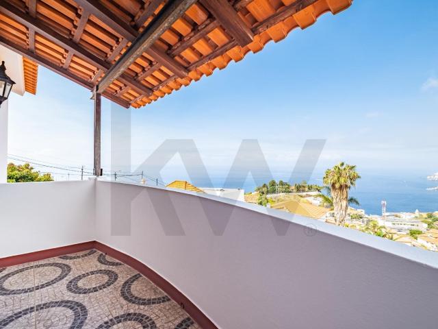 Moradia T3+1 com Vista Deslumbrante sobre a Baía do Funchal 317m² São Gonçalo