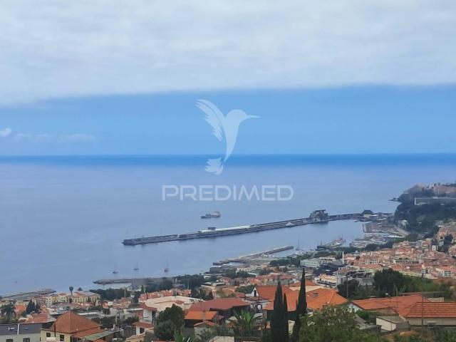 MORADIA T3+1 COM VISTA MAR E PORTO DO FUNCHAL