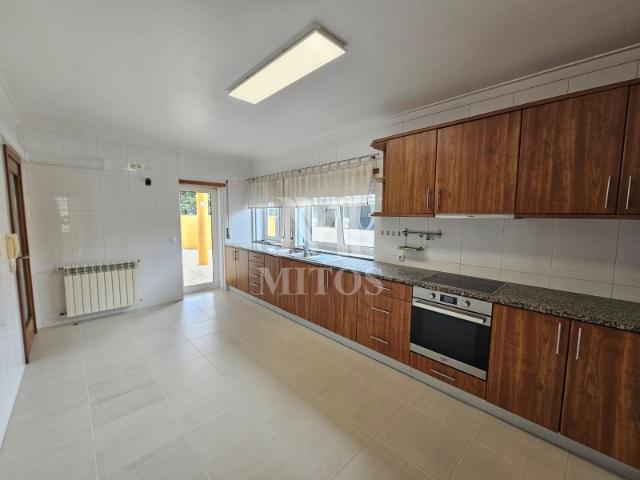 Moradia T3+1 com vista mar para venda em Carreço Viana do Castelo