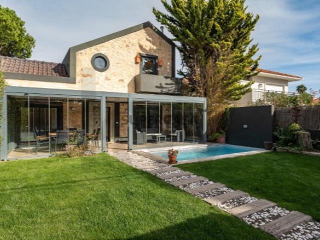 Moradia T3+1 de Charme com Piscina no Coração de Cascais
