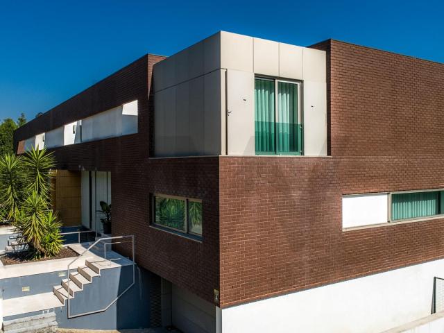 Moradia T3+1 de Excelência com Jardim Privativo em Santa Joana, Aveiro