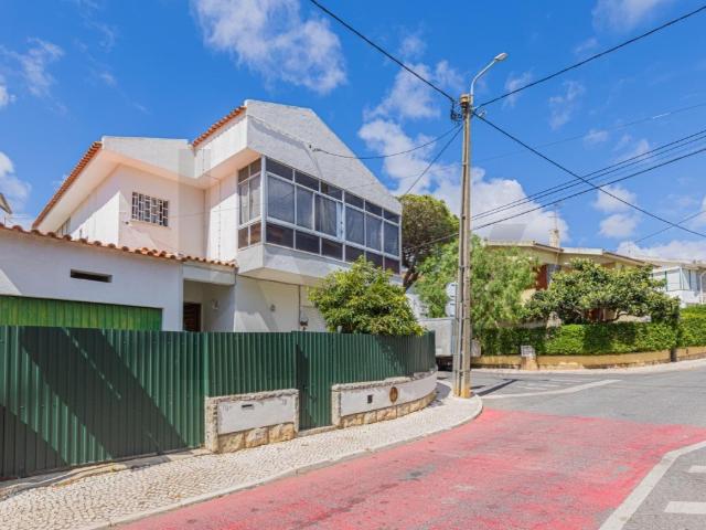 Moradia T3+1 de Gaveto com Grande Potencial no Cobre, Cascai. 175m² Cascais e Estoril