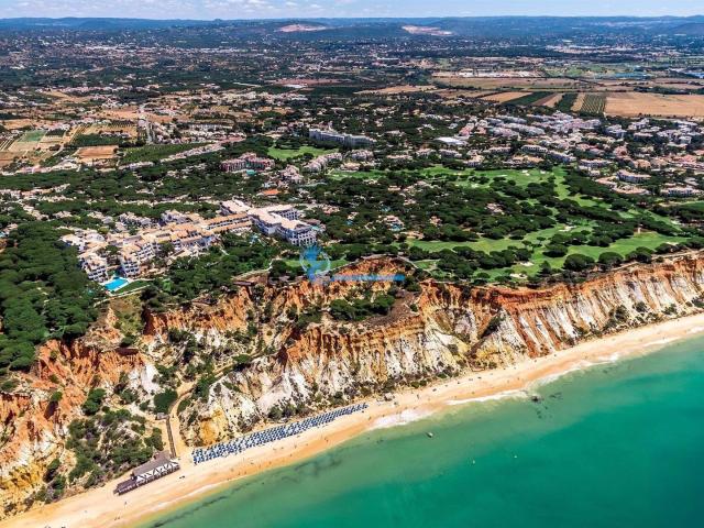 Moradia T3+1 de Luxo em construção Resort Pine Cliffs Al. 300m² Albufeira e olhos de água