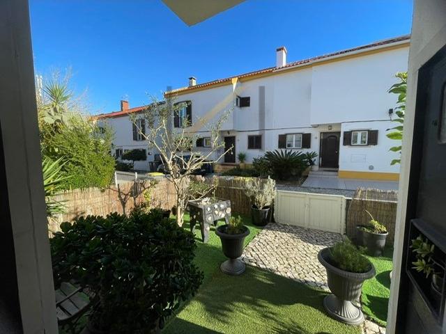 Moradia T3+1 em Vila Nogueira de Azeitão