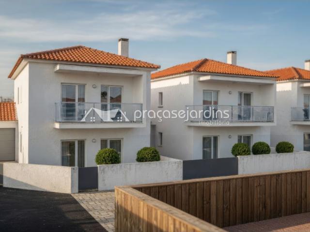 Moradia T3+1 em Construção com Piso Radiante e Jardim Perto de Leiria