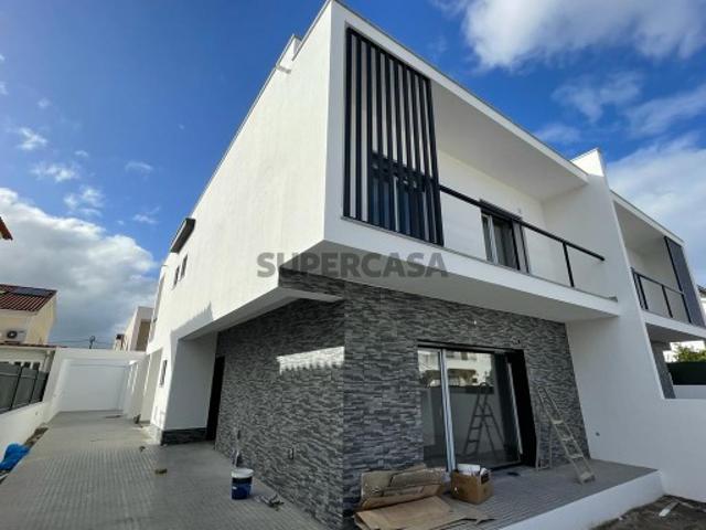 Moradia T3+1 em Fernão Ferro