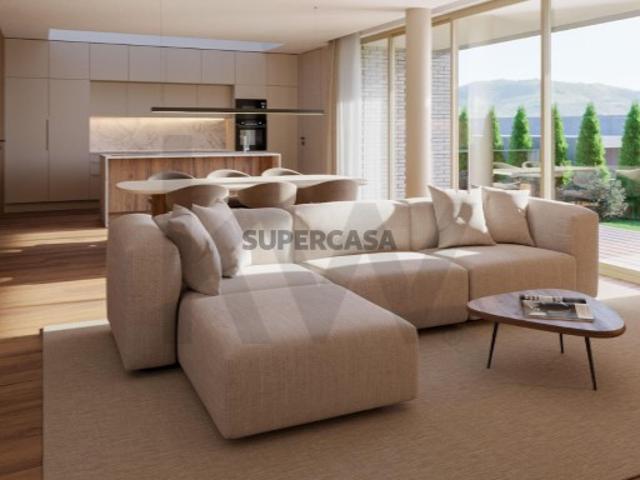 Moradia T3+1 Independente em Santa Joana