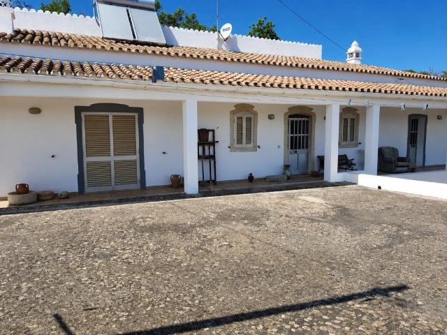Moradia T3+1 isolada com 7.387 m² de terreno, Loulé, Algarve 134m² Loulé São Sebastião