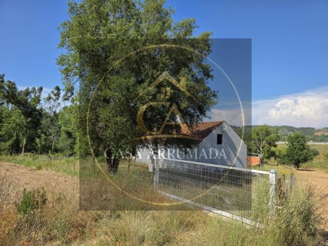 Moradia T3+1 Isolada com Terreno Vedado e Painéis Solares