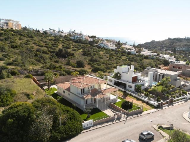 Moradia T3+1 isolada com piscina para venda na Marina de Alb. 472m² Albufeira e Olhos de Água