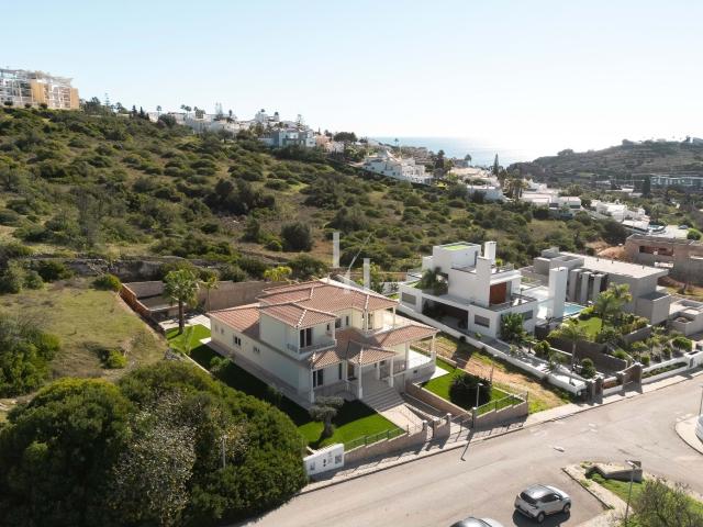 Moradia T3+1 isolada com piscina para venda na Marina de Albufeira