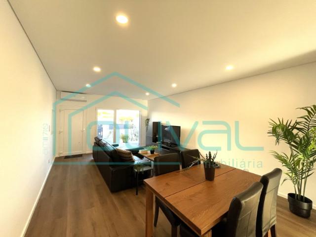 Moradia T3+1 Moderna com Piscina Privada Conforto, Elegância e Funcionalidade