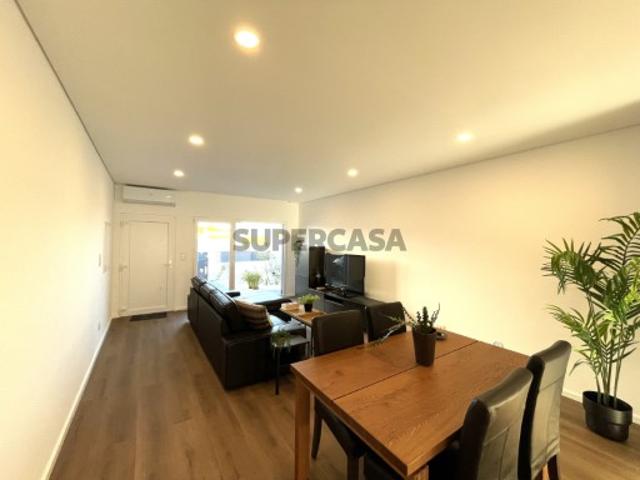 Moradia T3+1 Moderna com Piscina Privada Conforto, Elegância e Funcionalidade