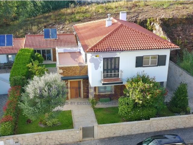 Moradia T3+1 no centro de Ponte de Lima | Jardim, Garagem e Anexo