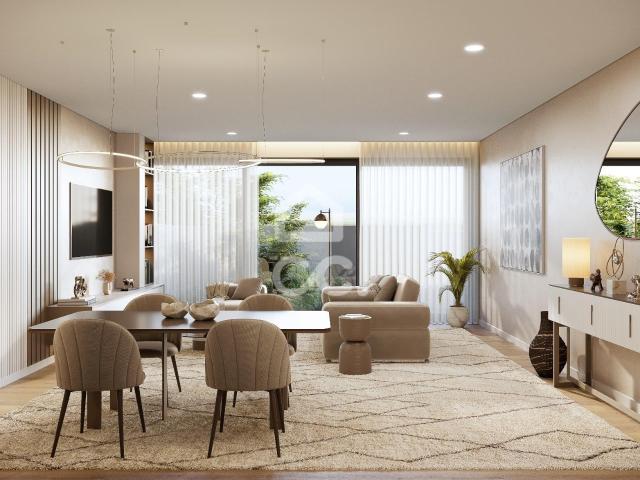 Moradia T3+1 nova, com jardim e terraço, em condomínio privativo com piscina, junto ao Retail Park em Eiras