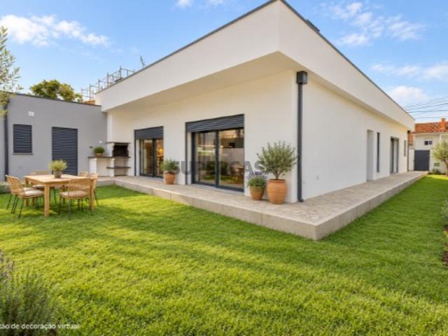 Moradia T3+1 Nova com Suite e Closet | Fernão Ferro