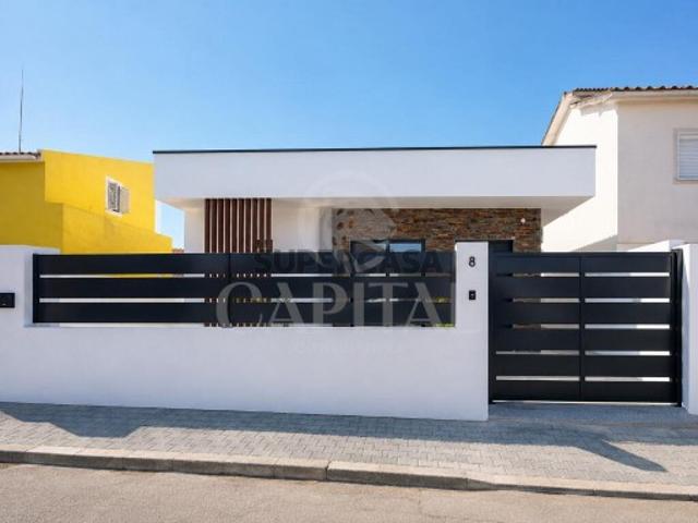 Moradia T3+1 Nova com Suite, Logradouro e Estacionamento | Quinta das Laranjeiras | Fernão Ferro