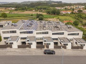 Moradia T3+1 Nova em Banda — Gavião, V.N. Famalicão | Lareir. 222m² Vila Nova De Famalicão
