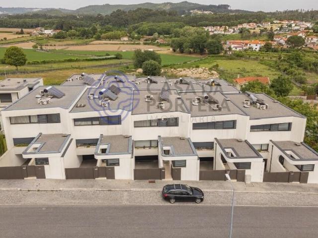 Moradia T3+1 Nova em Banda — Gavião, V.N. Famalicão | Lareir. 222m² Vila Nova De Famalicão