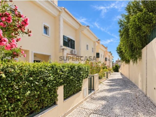 Moradia T3+1 para Venda com Piscina e Jardim no Alto dos Gaios, Cascais