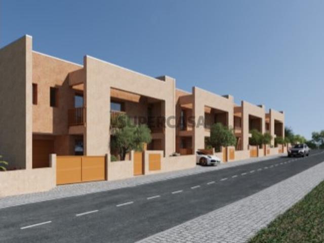 Moradia T3+1 Santa Bárbara
