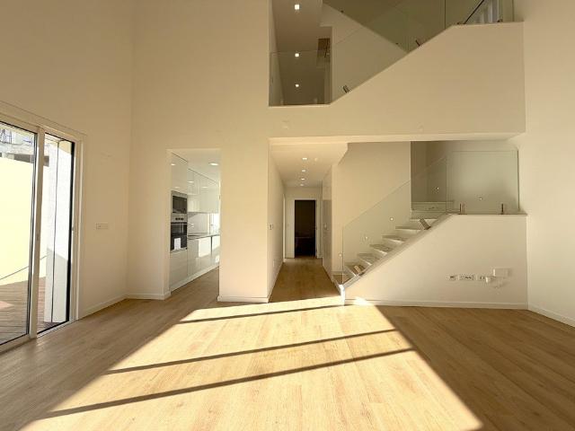 Moradia T3+2 a venda e a Estrear no Centro da Costa da Capar. 140m² Costa Da Caparica