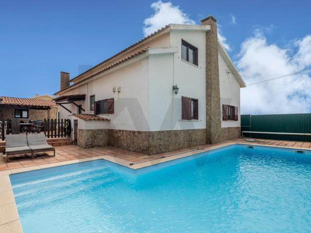 Moradia T3+2 Piscina água salgada a 15mins a pé da praia Casais de São Lourenço, Mafra/Ericeira