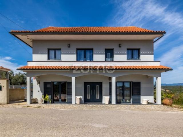Moradia T3+2 com Terreno de 4133M2, Lagoa Parada, Ansião