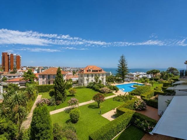 Moradia T3+2 com vista total de mar | Monte Estoril