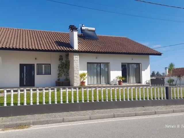 Moradia T3+2 de cave, rés do chão e sótão. Grou Leiria 400m² Guia, Ilha e Mata Mourisca