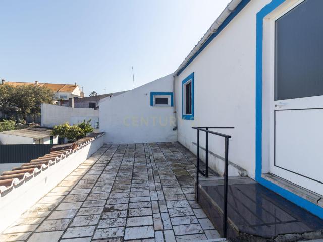Moradia T3+2 em Santo Ovídio T2 Autónomo com Terraço