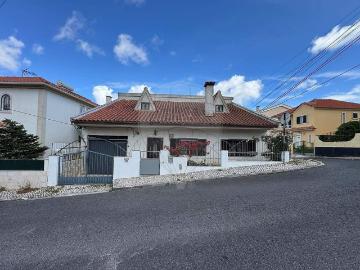 Moradia T3 mas transformado em T6Uma moradia T3 em Famões, O. 0m² Pontinha e Famões