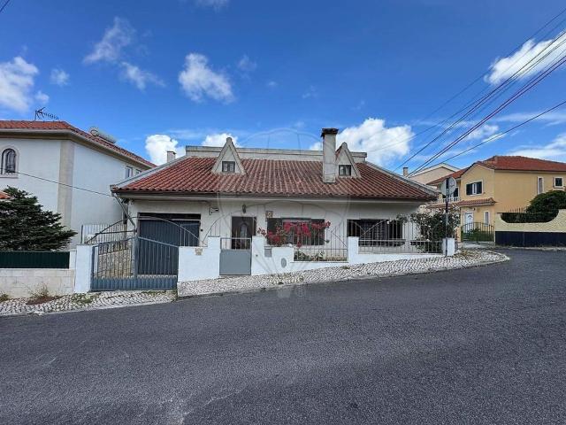 Moradia T3 mas transformado em T6Uma moradia T3 em Famões, O. 0m² Pontinha e Famões