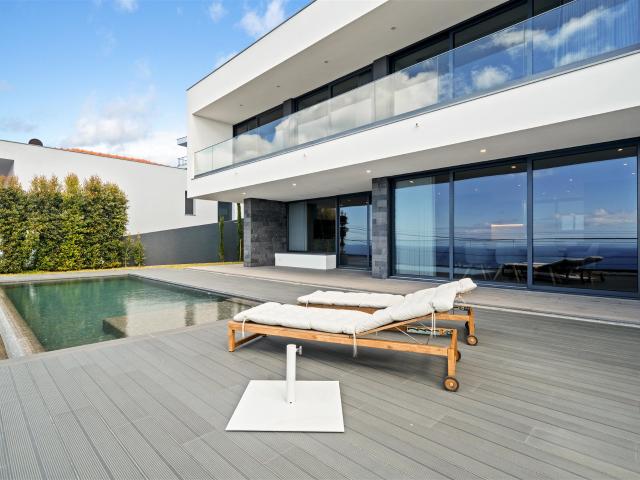 Moradia T3 Minimalista com piscina com vista mar desafogada. 159m² Ribeira Brava