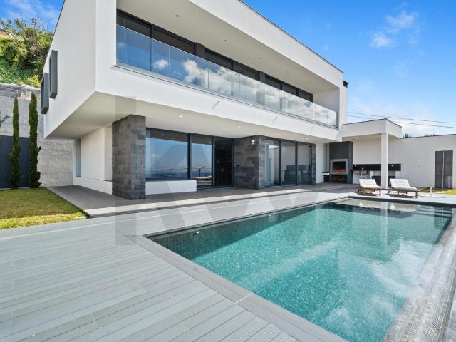 Moradia T3 Minimalista com piscina com vista mar desafogada na Achada, Ribeira Brava
