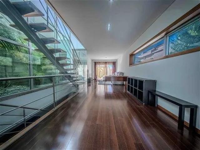 MORADIA T3 MOBILADA | A POUCOS PASSOS DA PRAIA | TERRAÇO 90 m² | GARAGEM PARA 2 CARROS