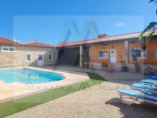 Moradia T3 mobilada com piscina. em Terroso Póvoa de Varzim