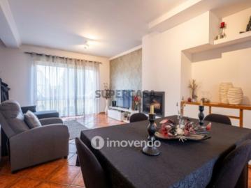 Moradia T3 mobilada e equipada, com garagem e jardim, na Mealhada