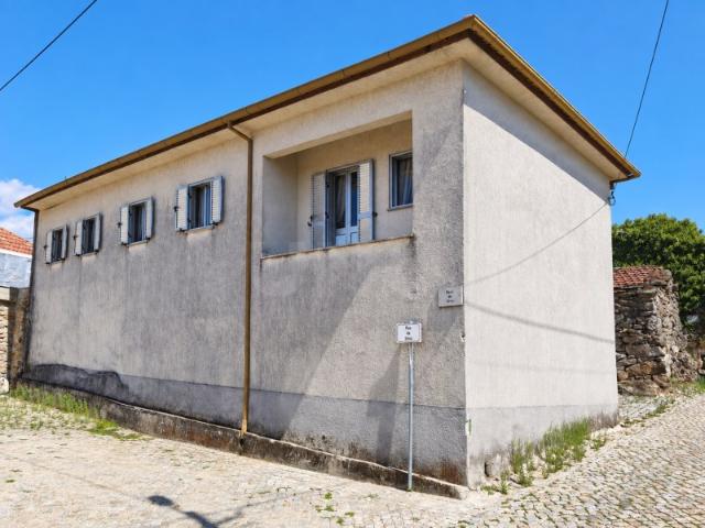 Moradia T3, mobilada e pronta a habitar, a 5 km de Vila Nova de Paiva