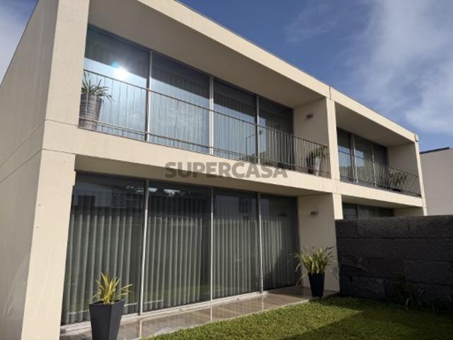 Moradia T3 Moderna com Acabamentos Premium em A ver o Mar Póvoa de Varzim
