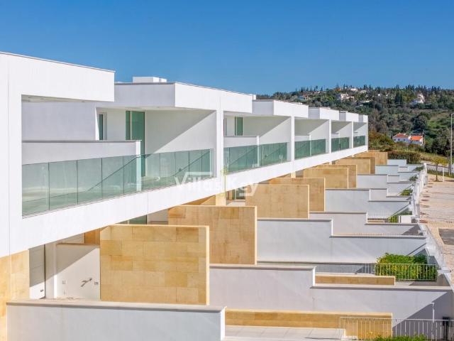 Moradia T3 Moderna com Piscina à Venda em Lagos Algarve 150m² São Gonçalo de Lagos