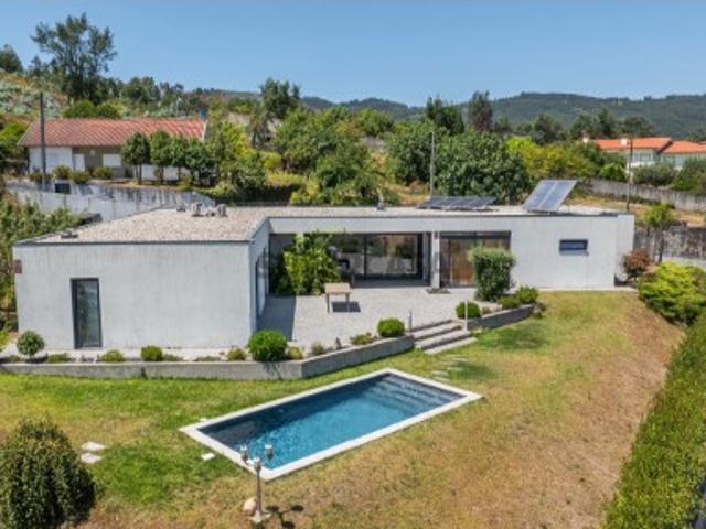Moradia T3 Moderna com Piscina e Vistas Panorâmicas
