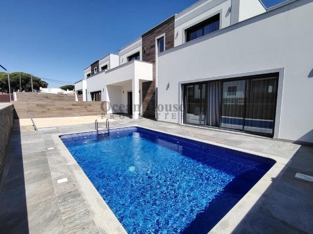 Moradia T3 moderna com piscina e estacionamento privado Al. 149m² Albufeira e Olhos de Água
